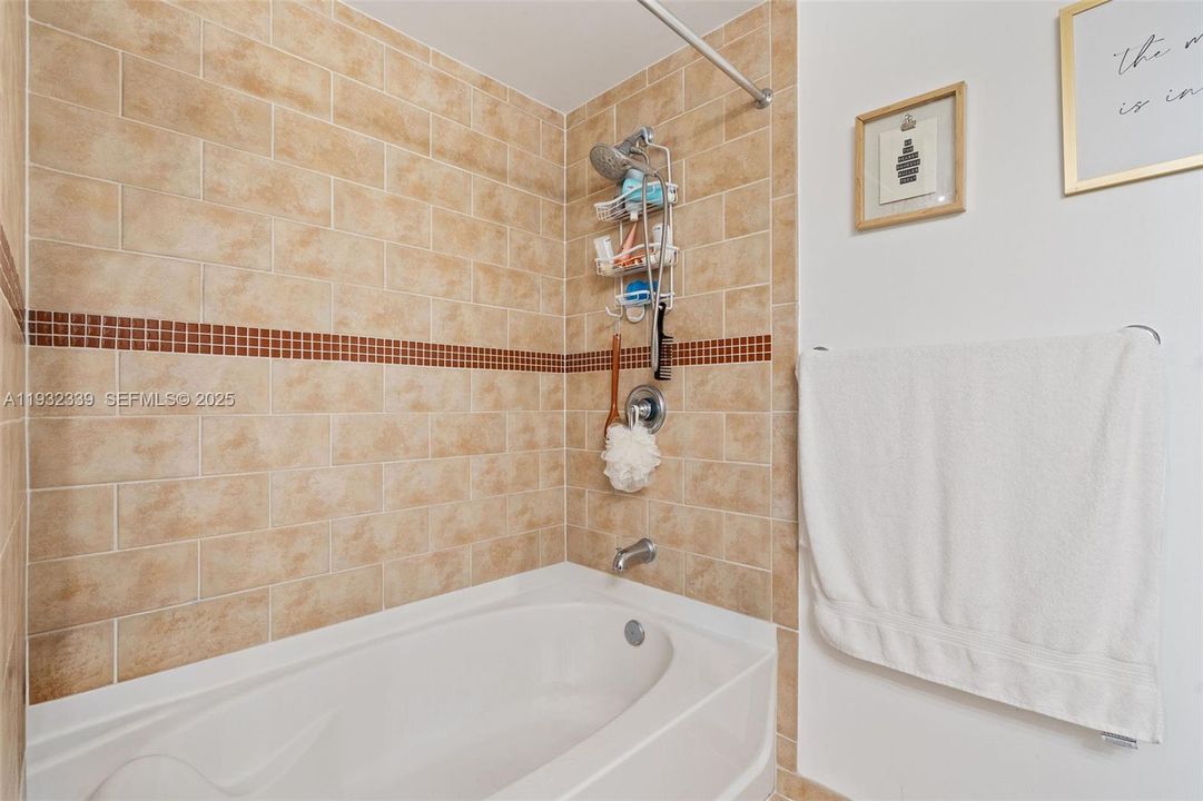 На продажу: $485,000 (2 спален, 2 ванн, 1155 Квадратных фут)