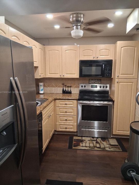 В аренду: $1,900 (2 спален, 2 ванн, 1120 Квадратных фут)