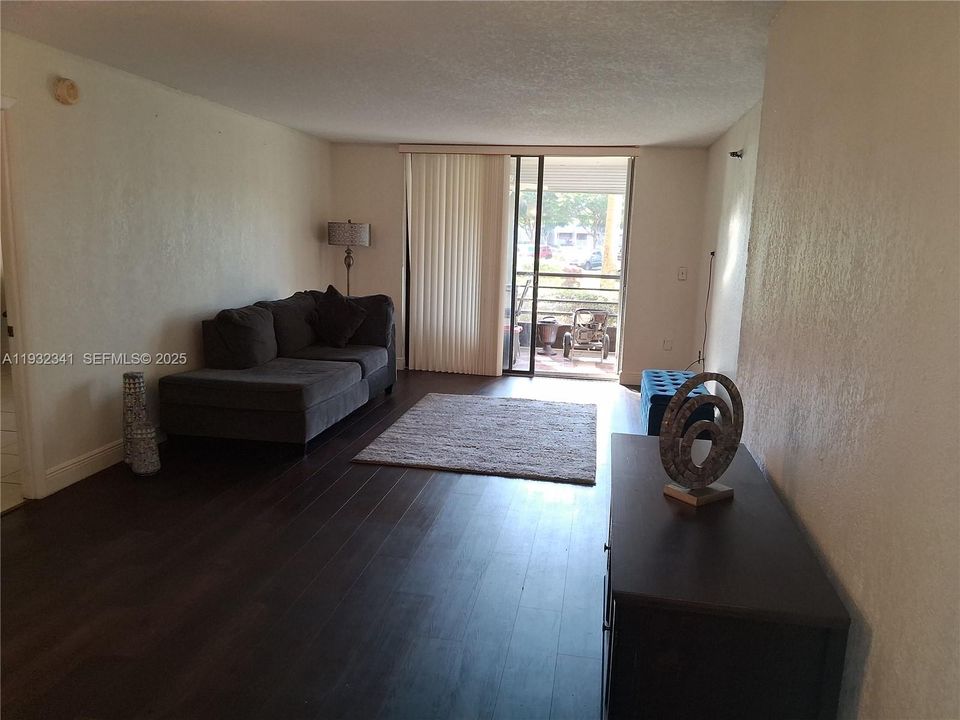 В аренду: $1,900 (2 спален, 2 ванн, 1120 Квадратных фут)