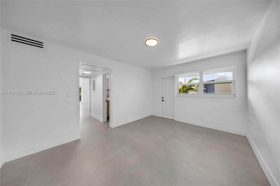 For Rent: $2,000 (1 beds, 1 baths, 4649 Square Feet)