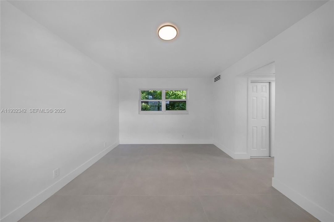 For Rent: $2,000 (1 beds, 1 baths, 4649 Square Feet)