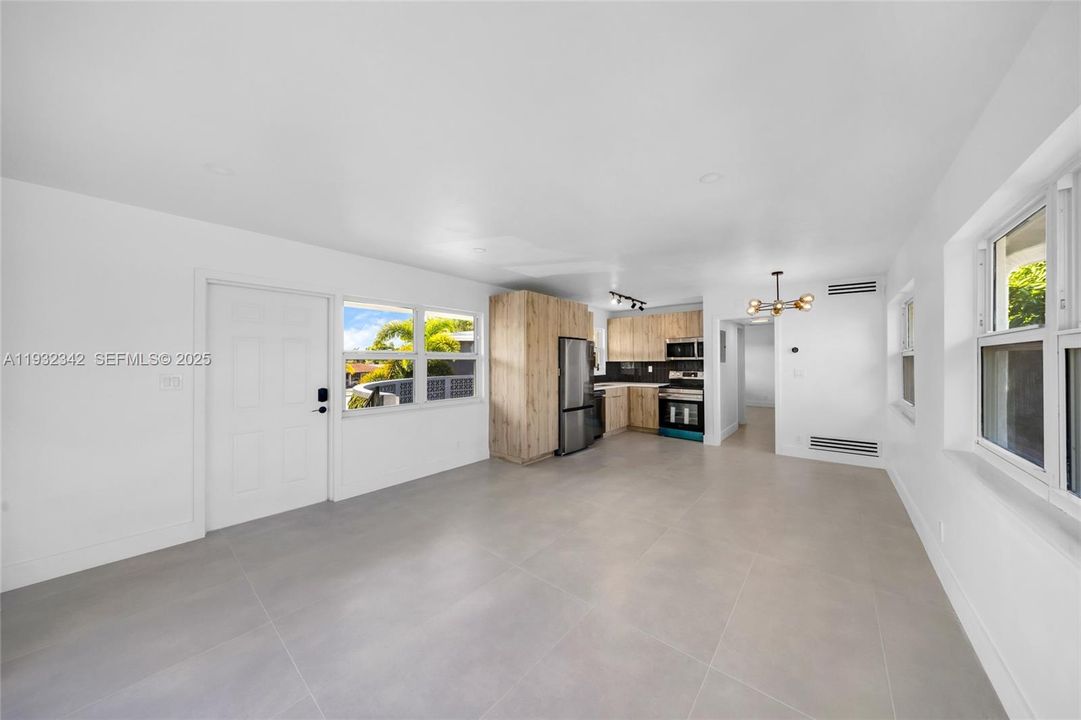 For Rent: $2,000 (1 beds, 1 baths, 4649 Square Feet)