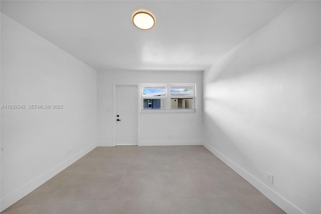 For Rent: $2,000 (1 beds, 1 baths, 4649 Square Feet)