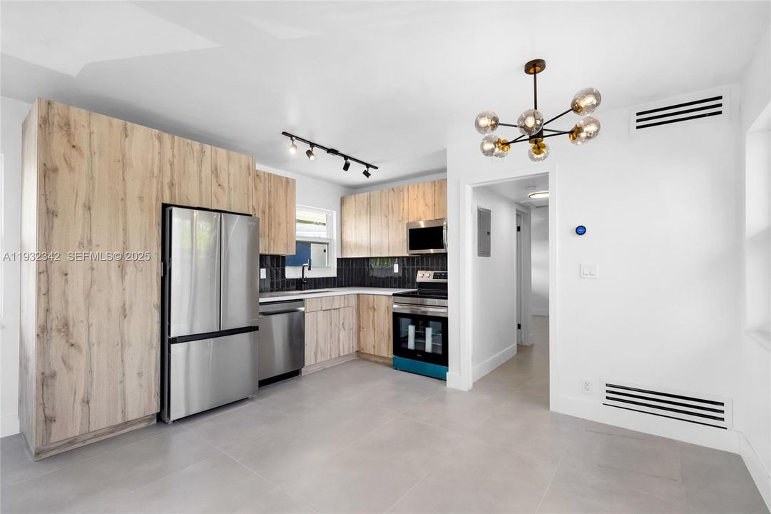 For Rent: $2,000 (1 beds, 1 baths, 4649 Square Feet)