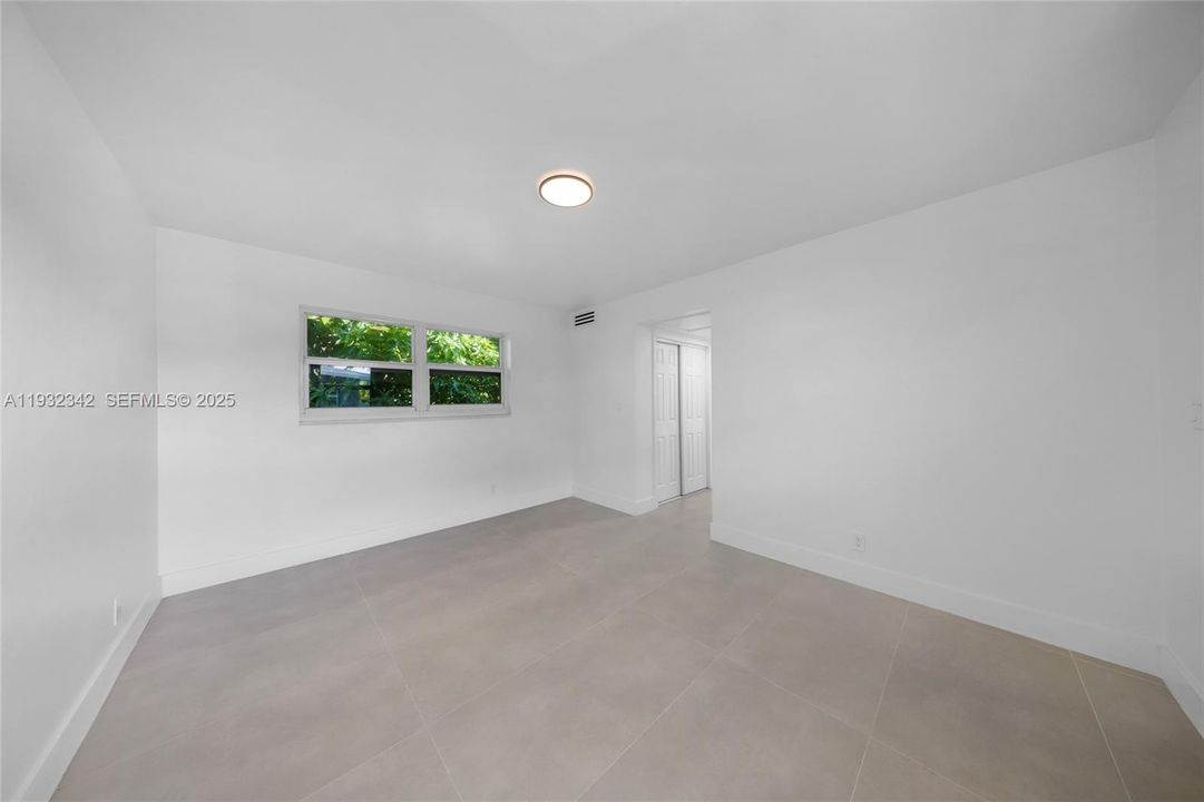 For Rent: $2,000 (1 beds, 1 baths, 4649 Square Feet)