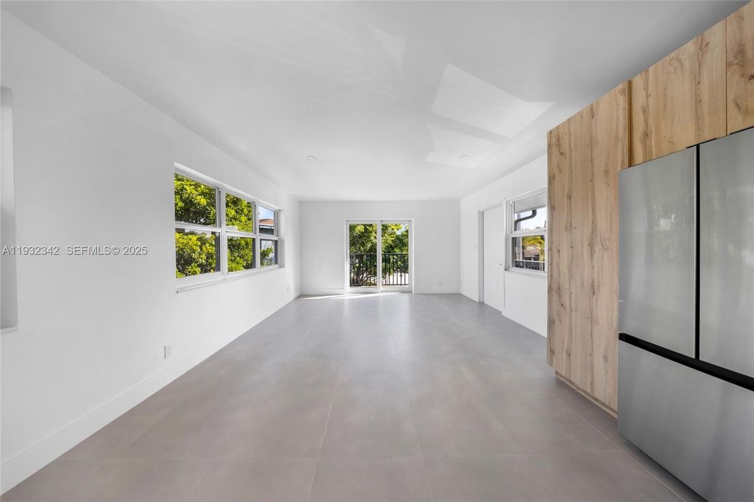 For Rent: $2,000 (1 beds, 1 baths, 4649 Square Feet)