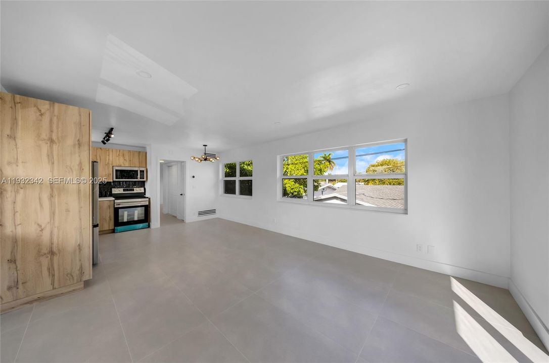 For Rent: $2,000 (1 beds, 1 baths, 4649 Square Feet)