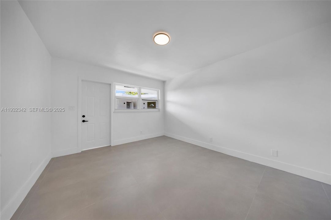 For Rent: $2,000 (1 beds, 1 baths, 4649 Square Feet)