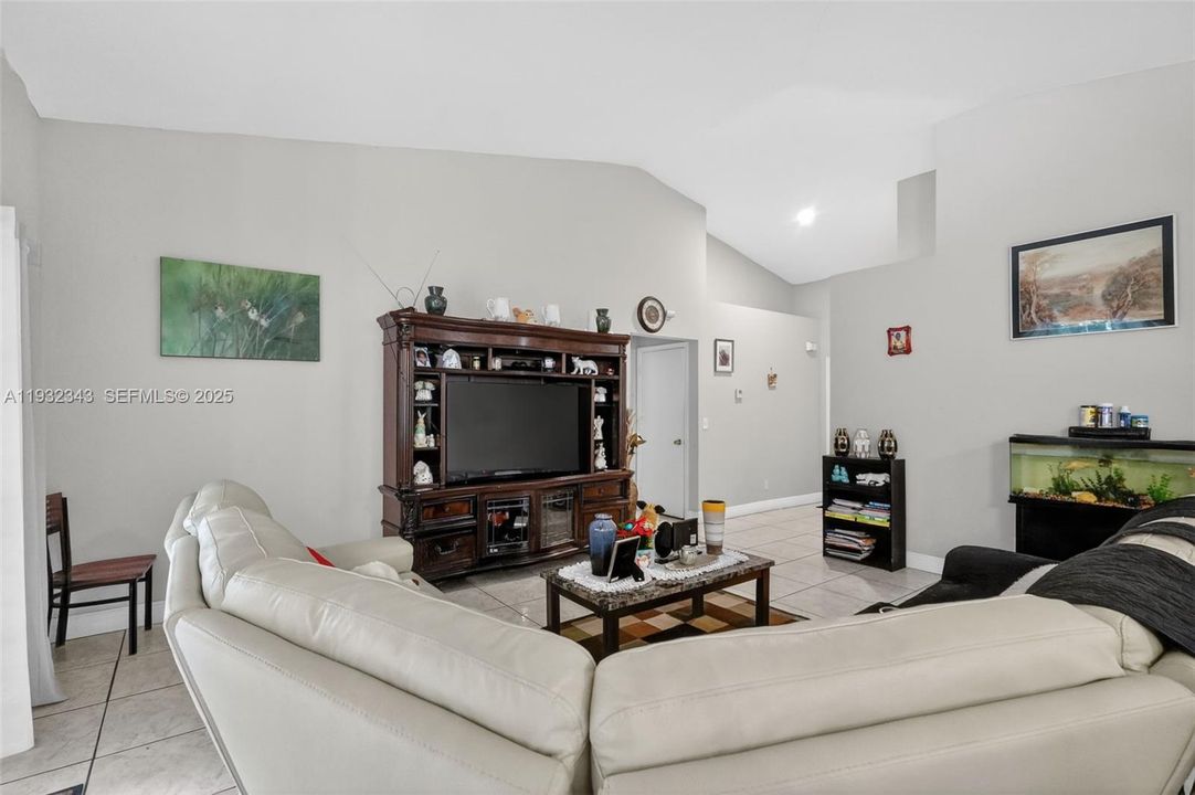 На продажу: $549,000 (3 спален, 2 ванн, 1672 Квадратных фут)