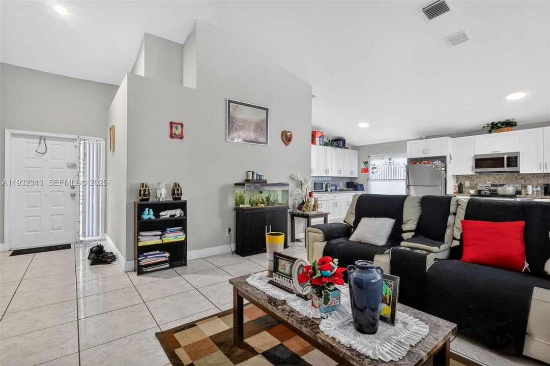 На продажу: $549,000 (3 спален, 2 ванн, 1672 Квадратных фут)