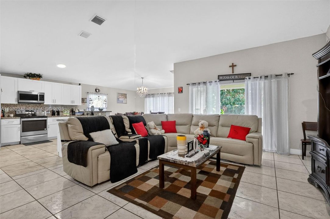 На продажу: $549,000 (3 спален, 2 ванн, 1672 Квадратных фут)