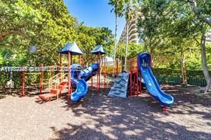 В аренду: $6,900 (2 спален, 2 ванн, 1532 Квадратных фут)