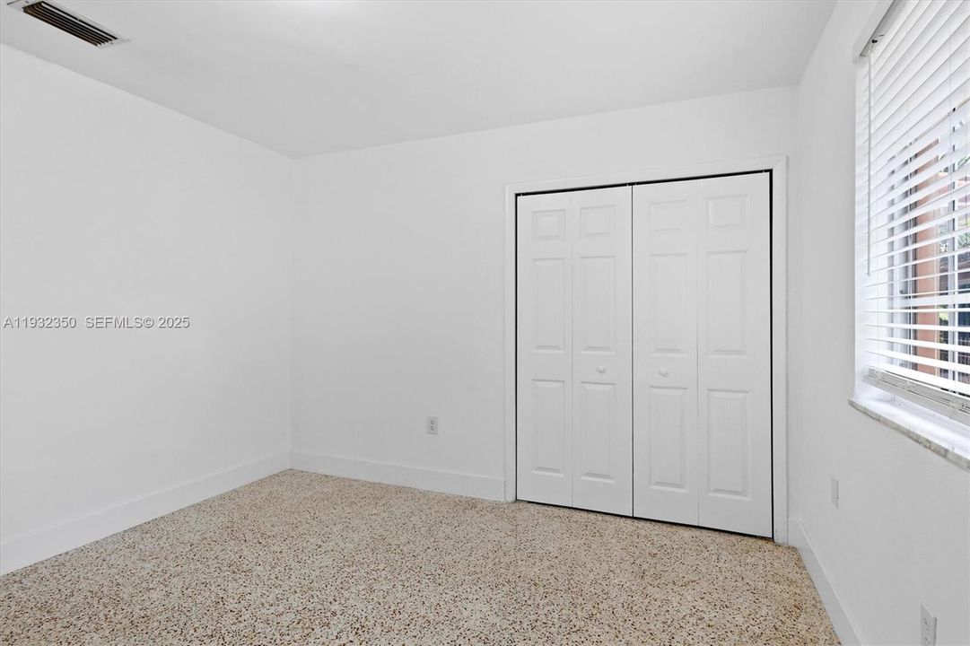 For Rent: $2,600 (2 beds, 1 baths, 814 Square Feet)