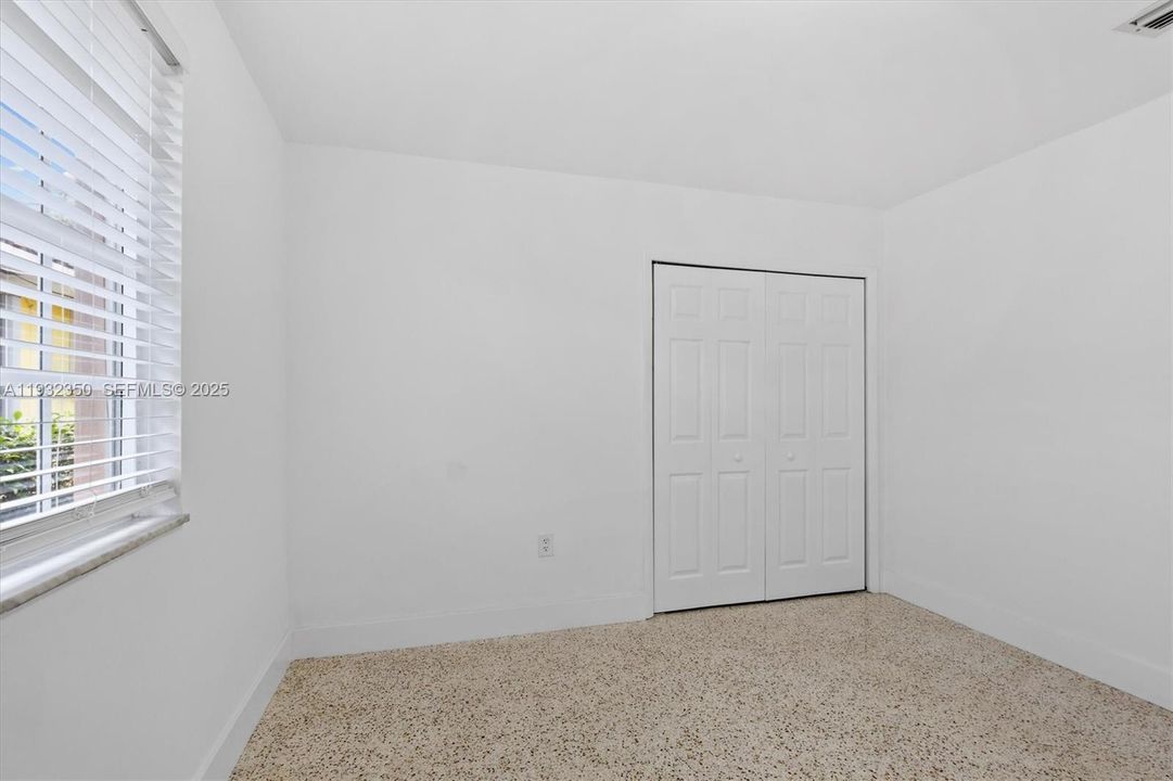 For Rent: $2,600 (2 beds, 1 baths, 814 Square Feet)