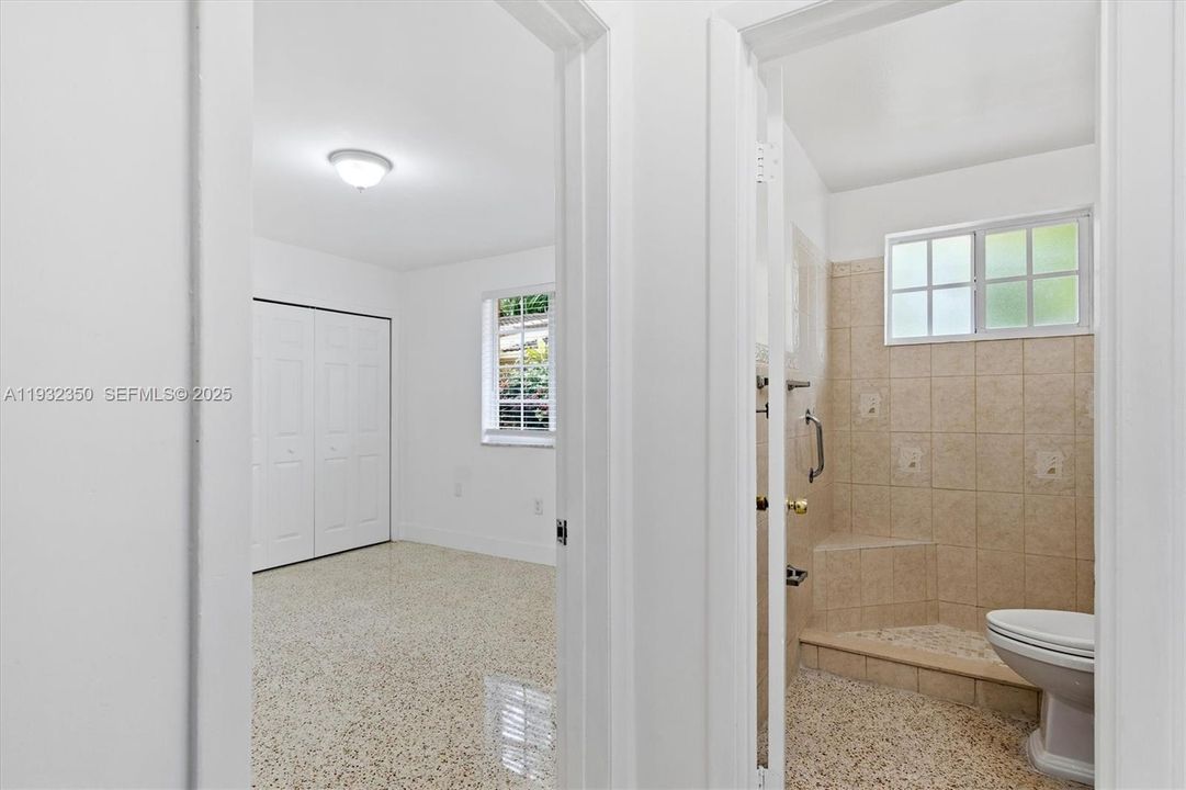 For Rent: $2,600 (2 beds, 1 baths, 814 Square Feet)