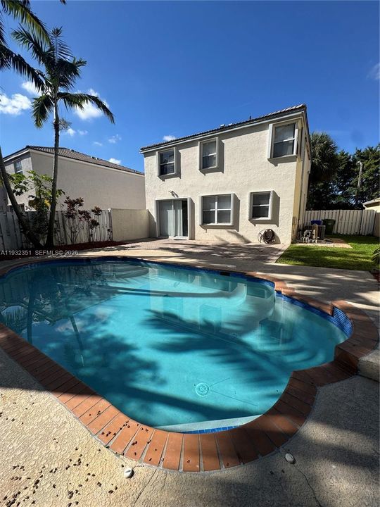 出租: $4,100 (3 贝兹, 2 浴室, 1853 平方英尺)