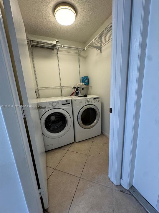 出租: $4,100 (3 贝兹, 2 浴室, 1853 平方英尺)