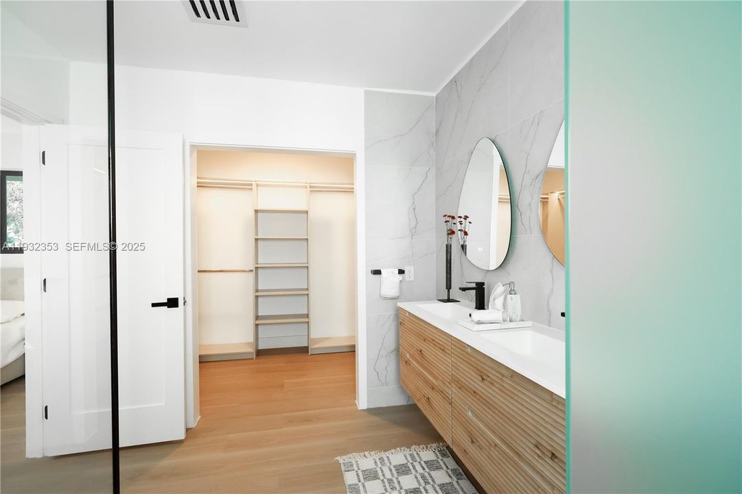 En Venta: $1,595,555 (5 camas, 3 baños, 2961 Pies cuadrados)