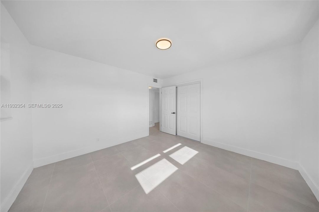 В аренду: $2,100 (2 спален, 1 ванн, 4649 Квадратных фут)