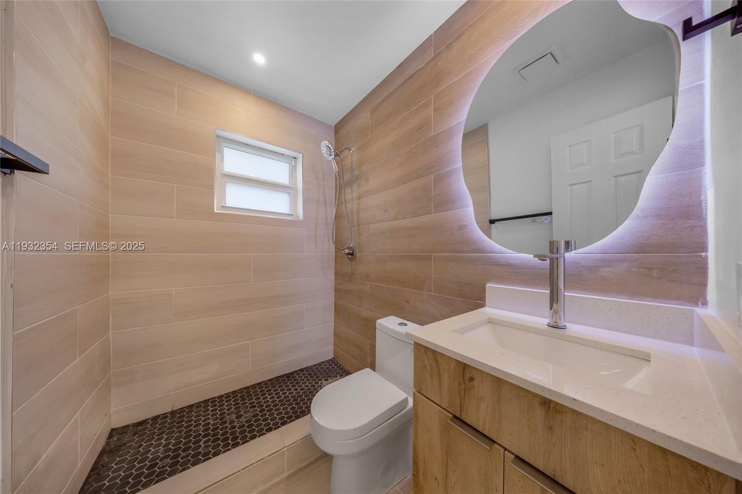 В аренду: $2,100 (2 спален, 1 ванн, 4649 Квадратных фут)