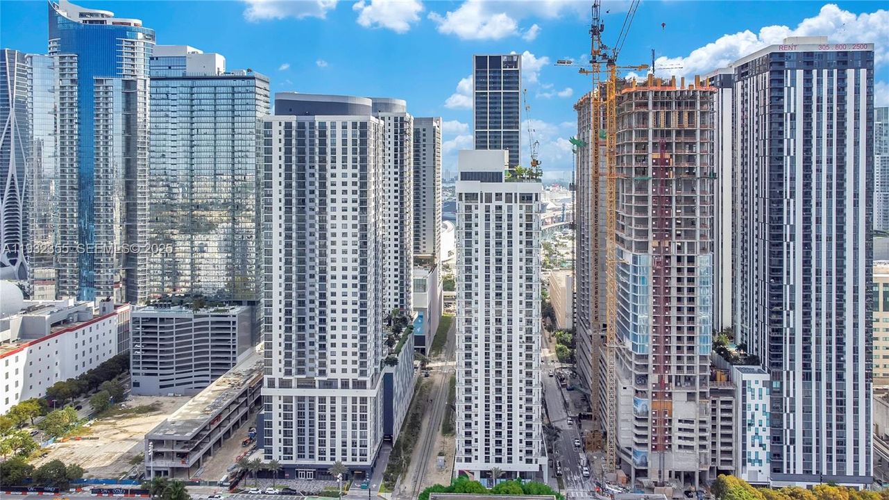 На продажу: $774,999 (2 спален, 2 ванн, 825 Квадратных фут)