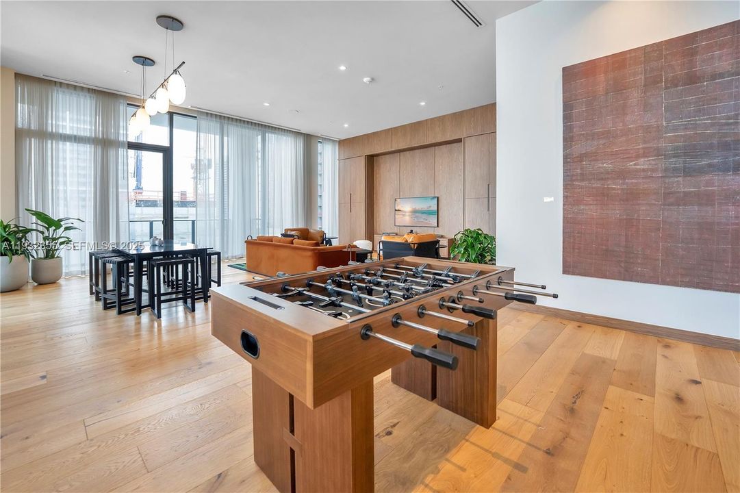 На продажу: $774,999 (2 спален, 2 ванн, 825 Квадратных фут)