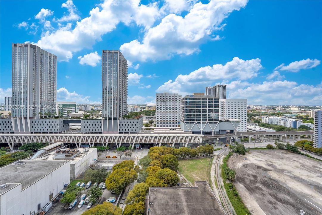 На продажу: $774,999 (2 спален, 2 ванн, 825 Квадратных фут)