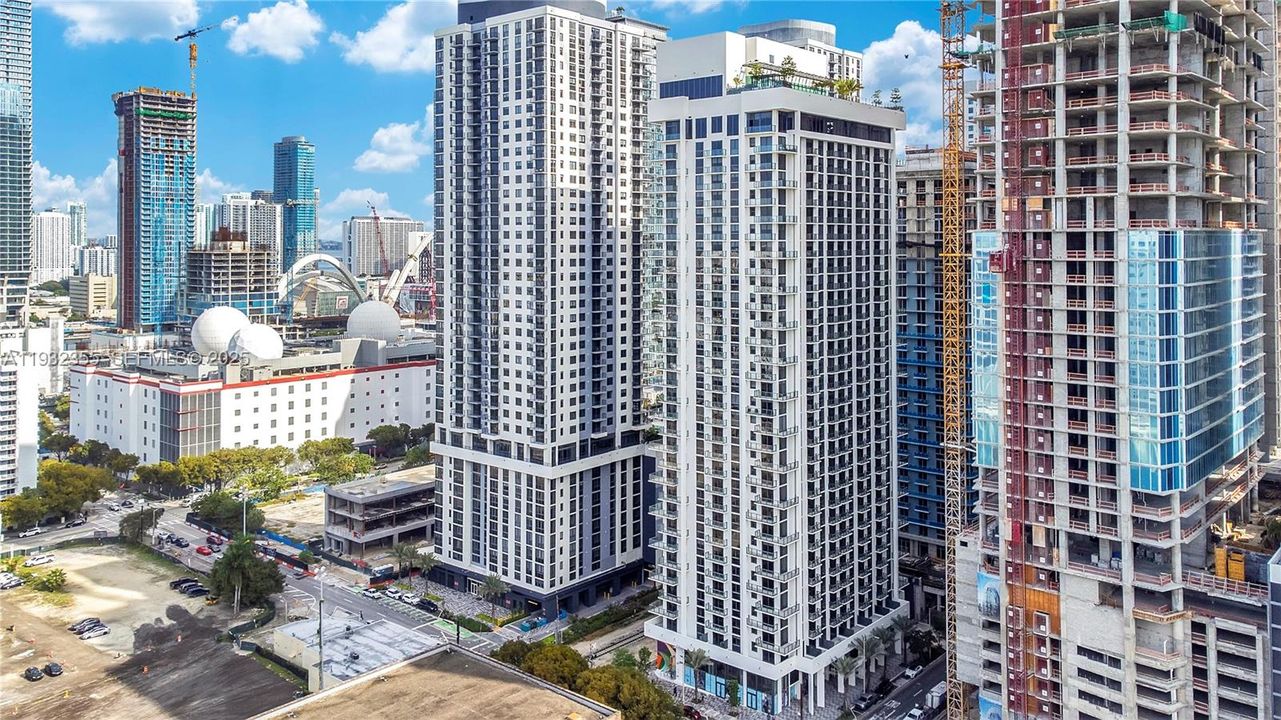 На продажу: $774,999 (2 спален, 2 ванн, 825 Квадратных фут)