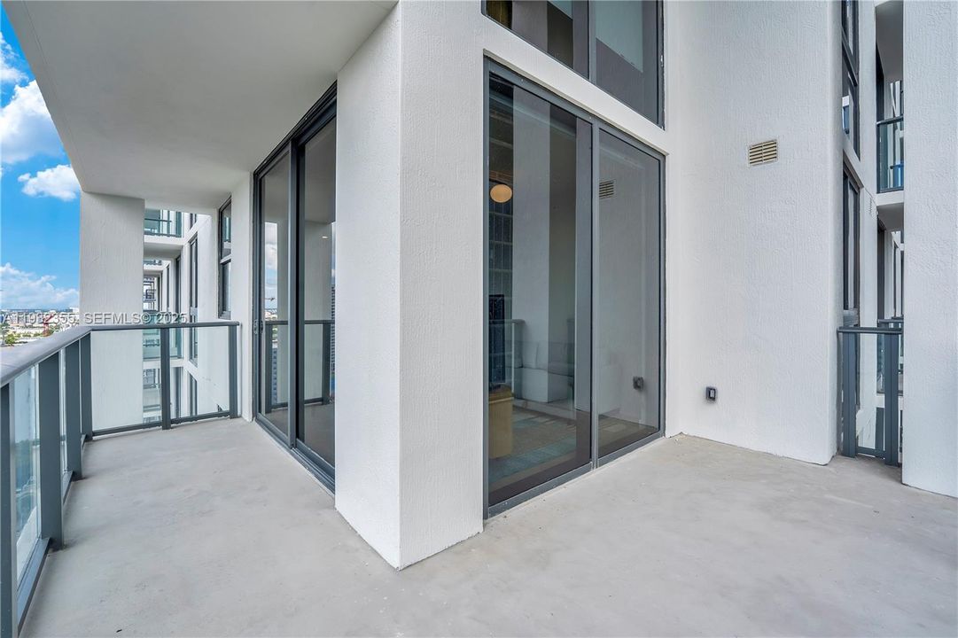 На продажу: $774,999 (2 спален, 2 ванн, 825 Квадратных фут)