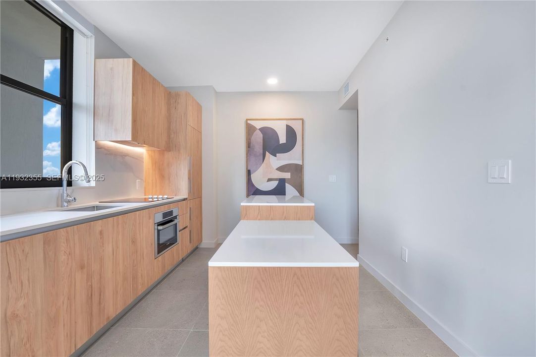 На продажу: $774,999 (2 спален, 2 ванн, 825 Квадратных фут)