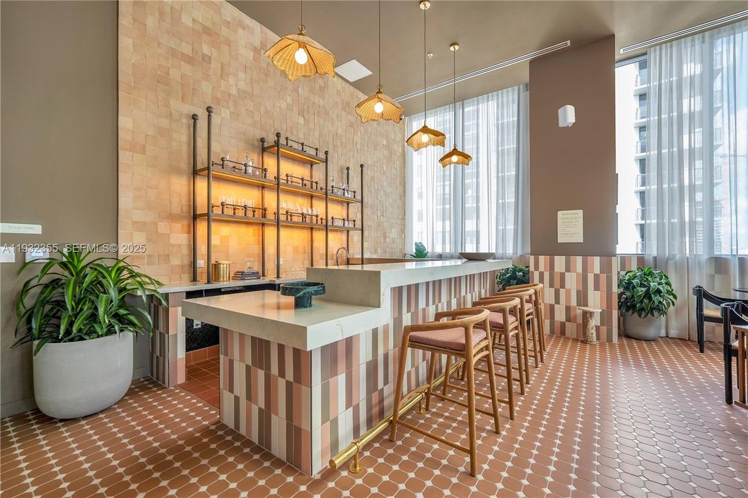 На продажу: $774,999 (2 спален, 2 ванн, 825 Квадратных фут)