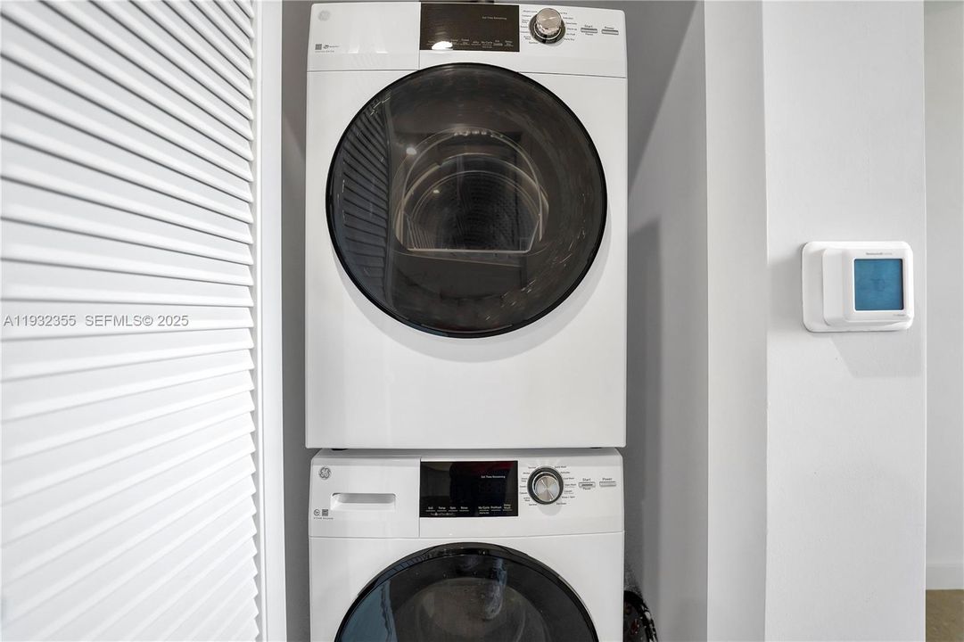 На продажу: $774,999 (2 спален, 2 ванн, 825 Квадратных фут)