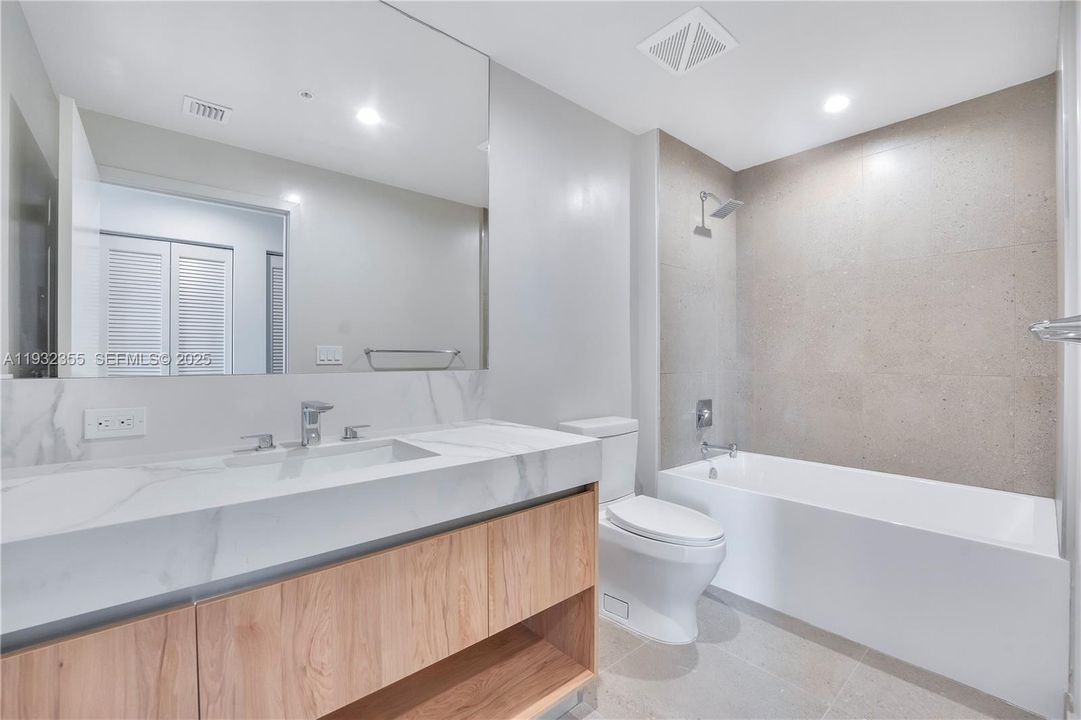 На продажу: $774,999 (2 спален, 2 ванн, 825 Квадратных фут)