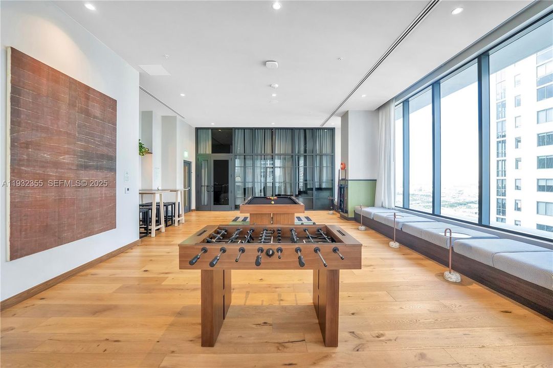 На продажу: $774,999 (2 спален, 2 ванн, 825 Квадратных фут)