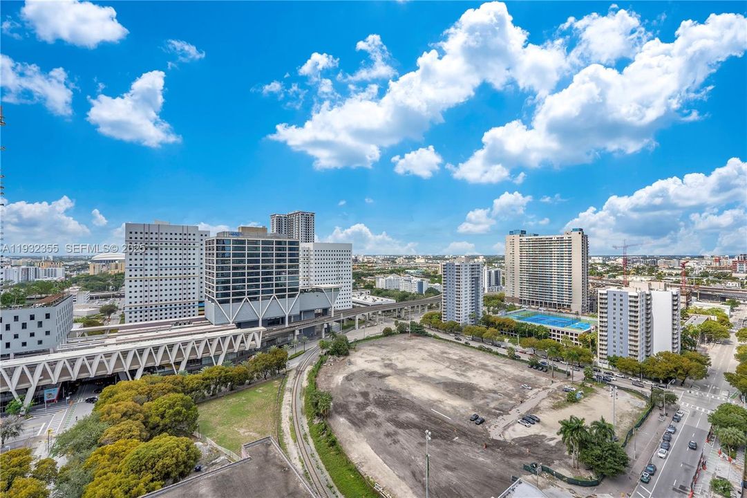 На продажу: $774,999 (2 спален, 2 ванн, 825 Квадратных фут)