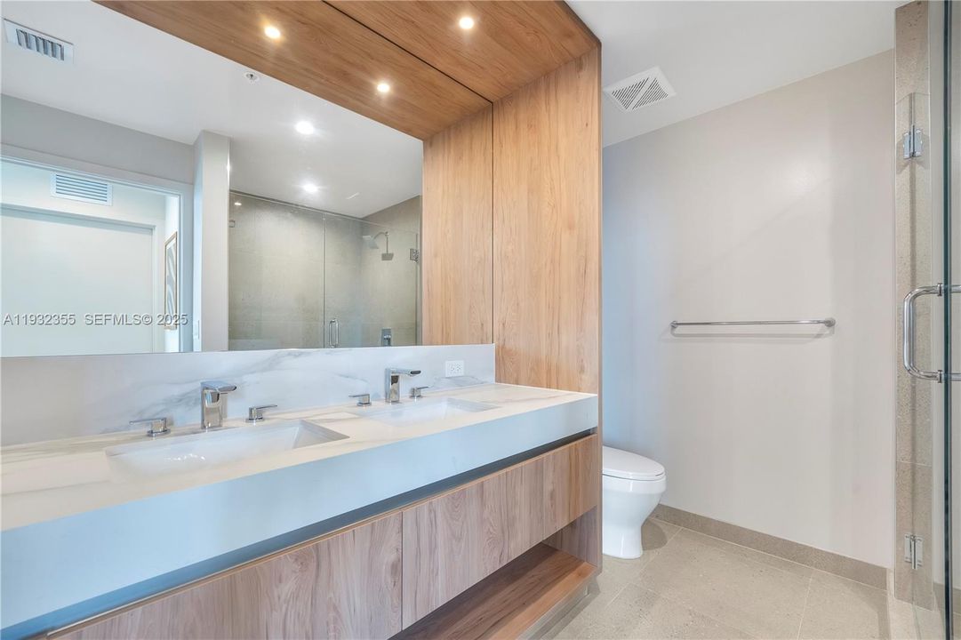 На продажу: $774,999 (2 спален, 2 ванн, 825 Квадратных фут)