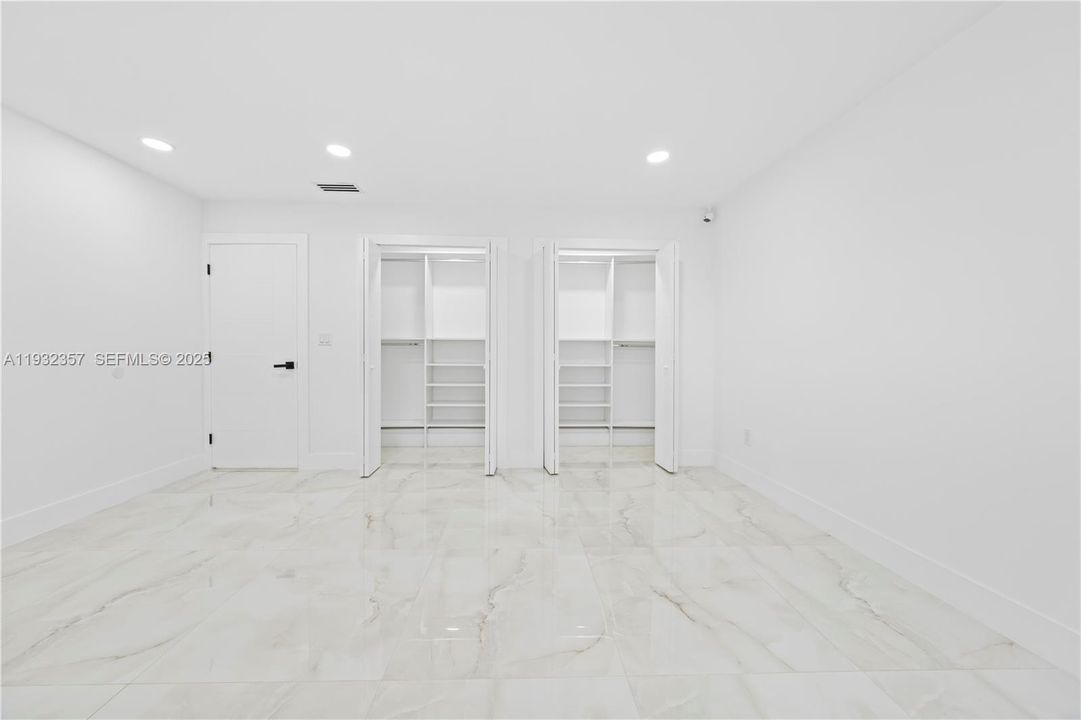 En Venta: $950,000 (5 camas, 4 baños, 2190 Pies cuadrados)