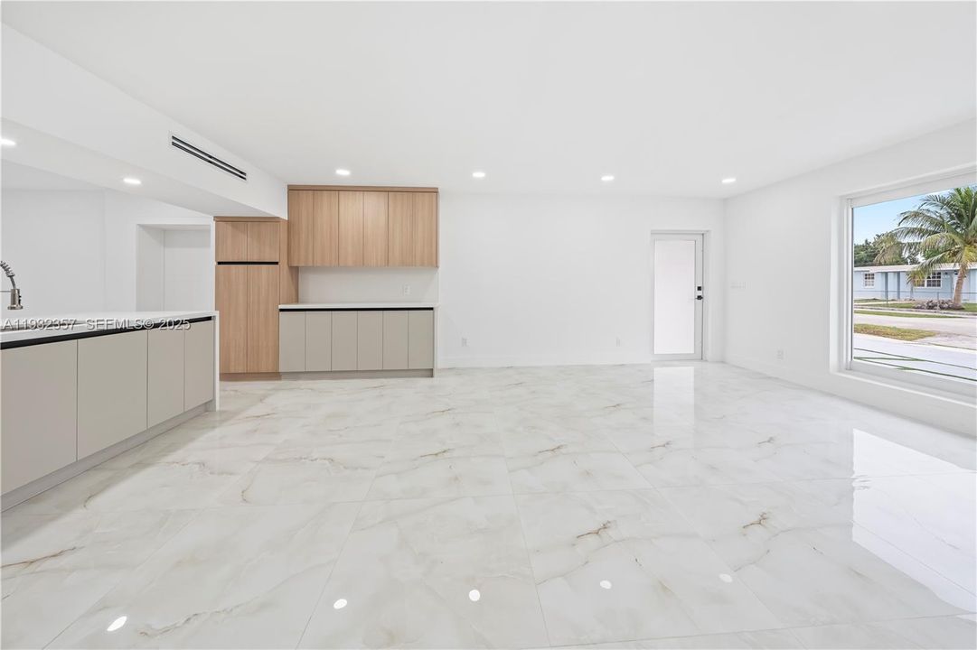 En Venta: $950,000 (5 camas, 4 baños, 2190 Pies cuadrados)