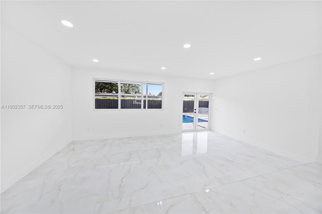 En Venta: $950,000 (5 camas, 4 baños, 2190 Pies cuadrados)