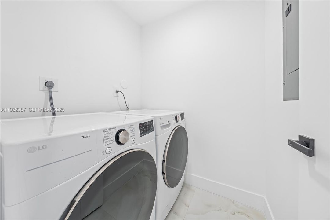 En Venta: $950,000 (5 camas, 4 baños, 2190 Pies cuadrados)