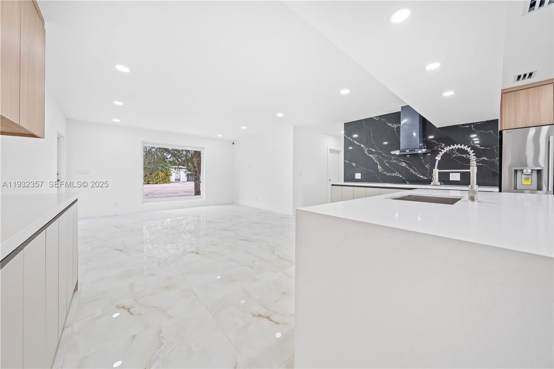 En Venta: $950,000 (5 camas, 4 baños, 2190 Pies cuadrados)