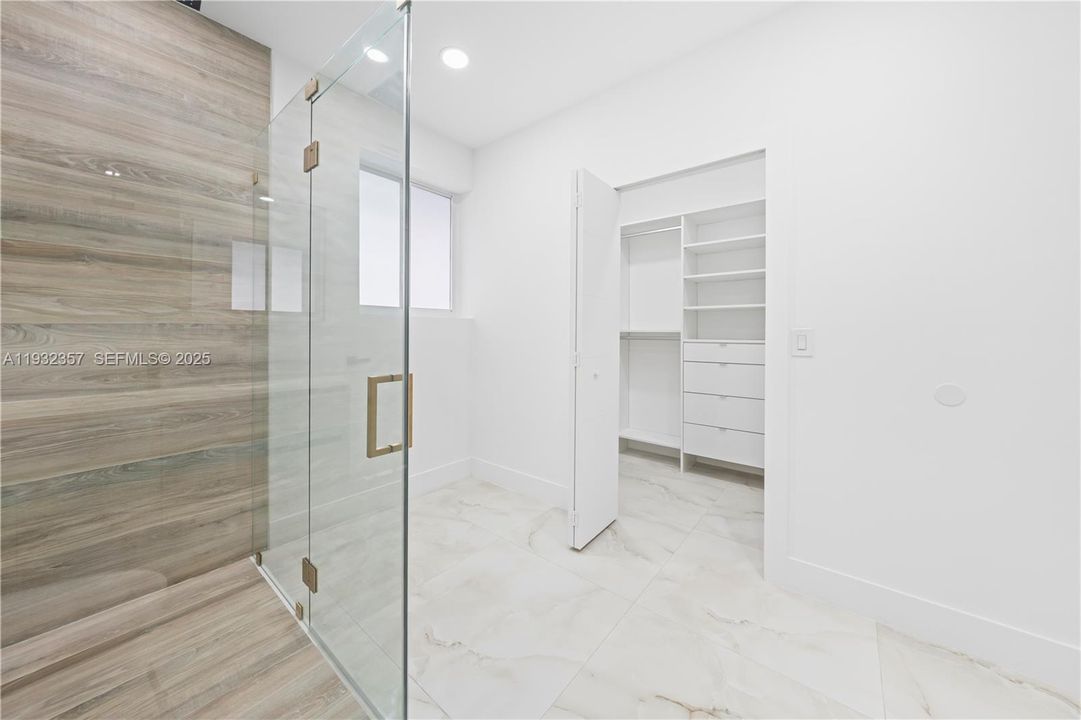 En Venta: $950,000 (5 camas, 4 baños, 2190 Pies cuadrados)