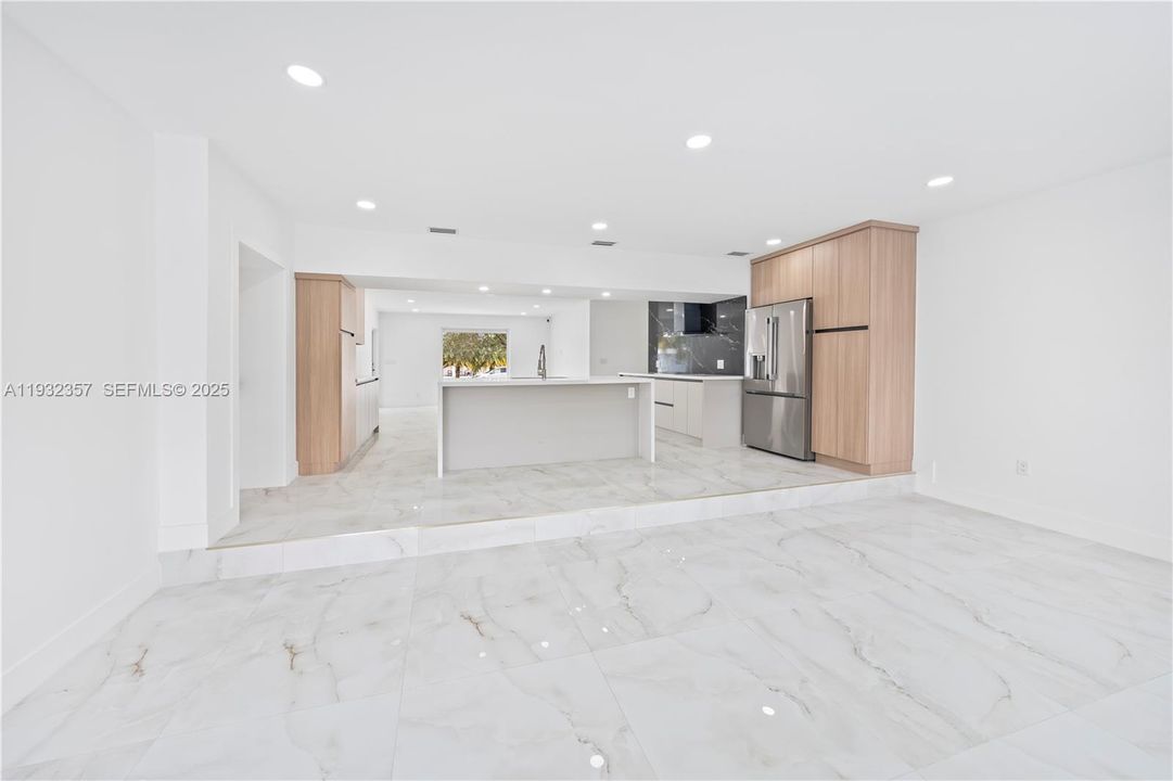 En Venta: $950,000 (5 camas, 4 baños, 2190 Pies cuadrados)