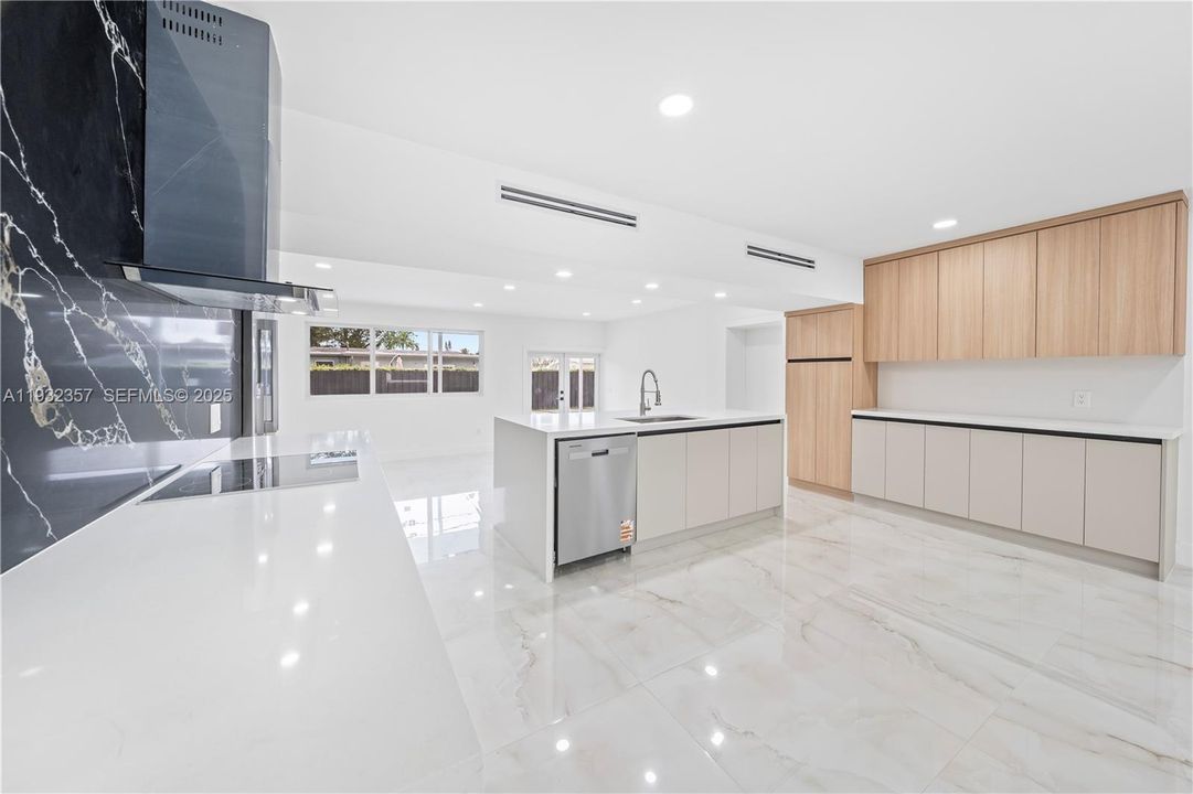 En Venta: $950,000 (5 camas, 4 baños, 2190 Pies cuadrados)