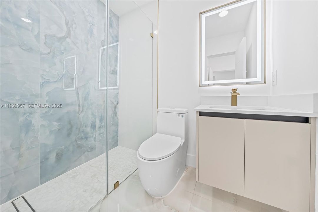 En Venta: $950,000 (5 camas, 4 baños, 2190 Pies cuadrados)