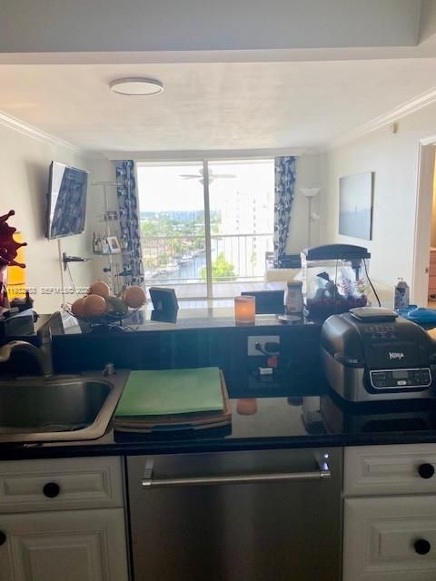 For Rent: $2,000 (1 beds, 1 baths, 648 Square Feet)