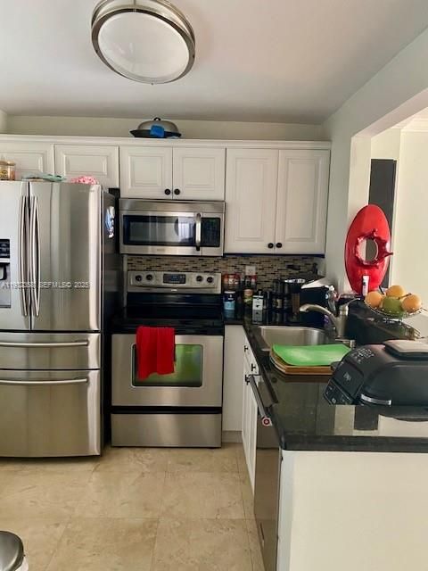 For Rent: $2,000 (1 beds, 1 baths, 648 Square Feet)