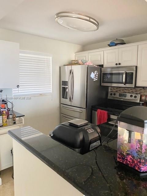 For Rent: $2,000 (1 beds, 1 baths, 648 Square Feet)