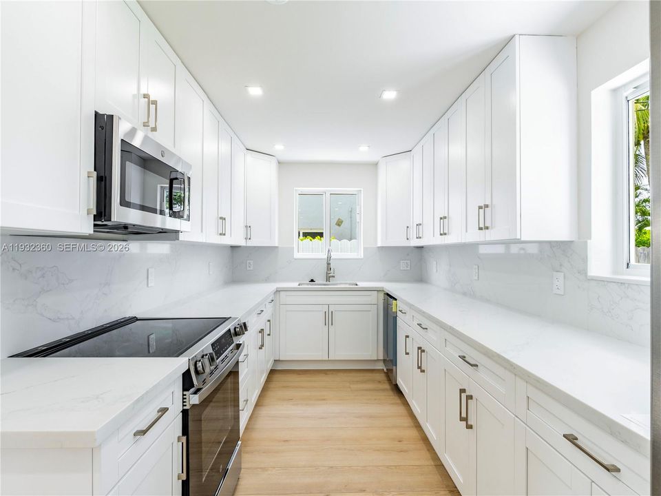 В аренду: $4,000 (3 спален, 2 ванн, 1040 Квадратных фут)