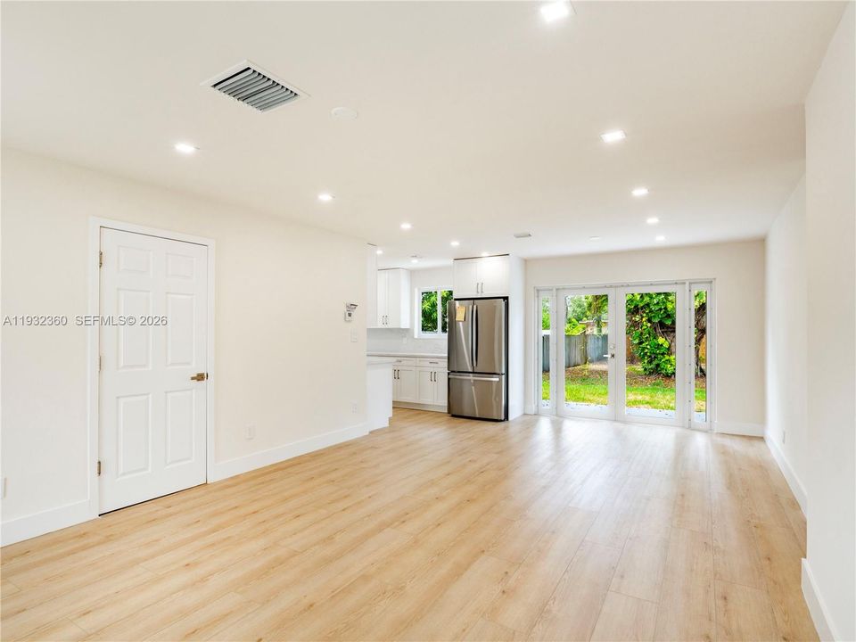 В аренду: $4,000 (3 спален, 2 ванн, 1040 Квадратных фут)